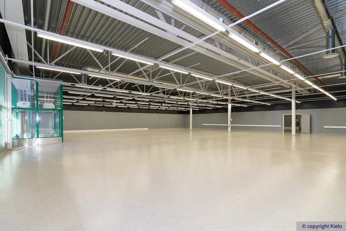 Seinäjoen Päivölänkatu 2 katutason 982 m2 liiketilan avoin myymälätila.