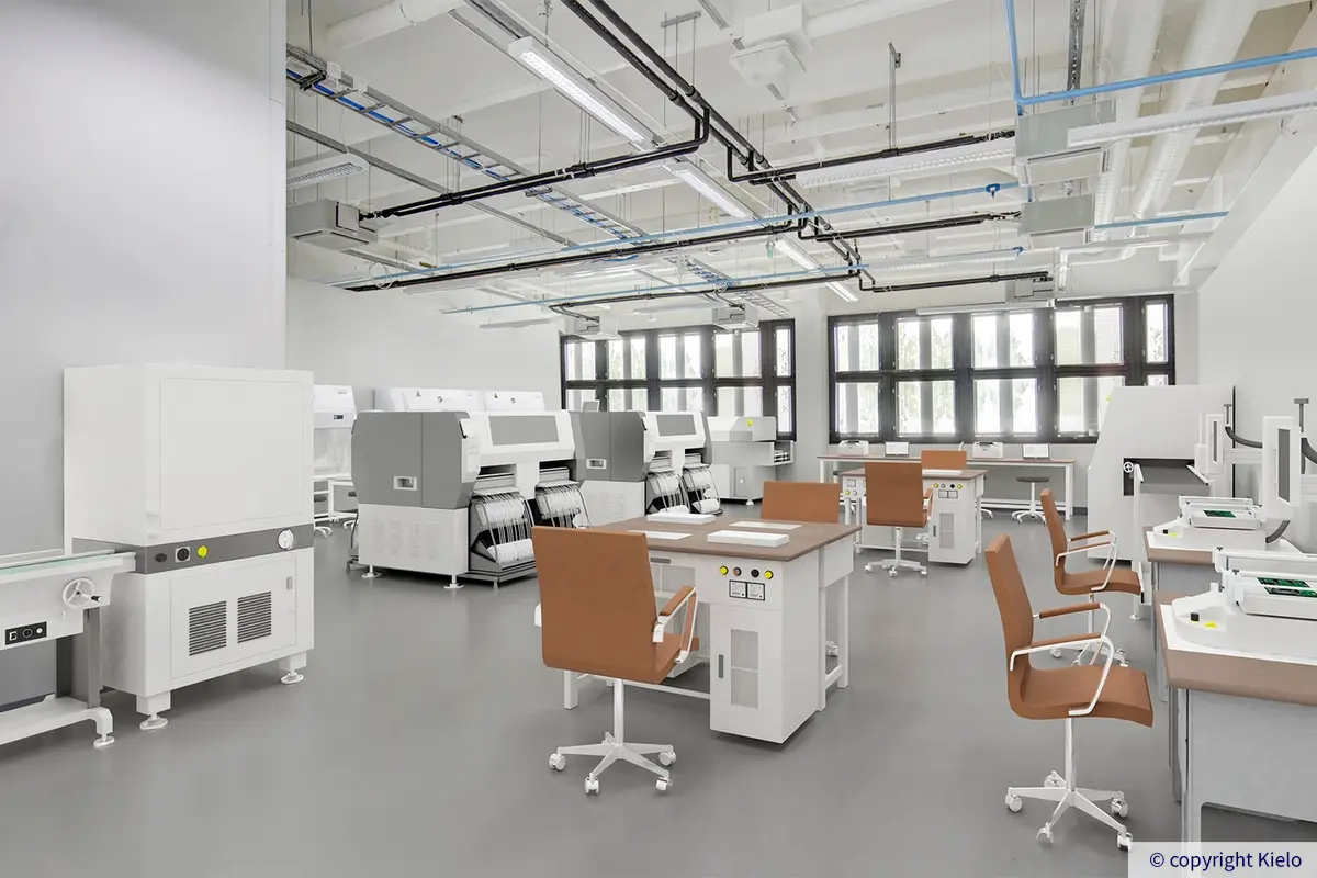 Digiremontoitu Helsingin Laippatie 1 toisen kerroksen tila, jossa erilaisia laitteita kevyeen tuotantotoimintaan.