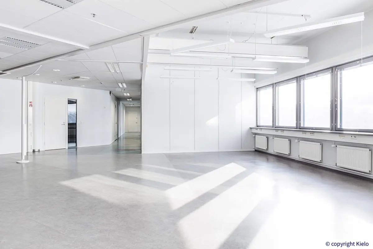 Avotoimisto ja käytävä Jyväskylän Mattilanniemi 6-8 kolmannen kerroksen 394,5 m² toimitilassa