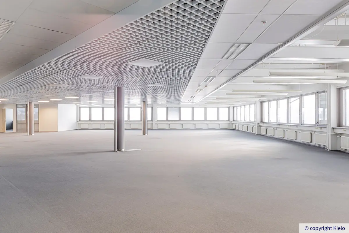 Jyväskylän Mattilanniemi 6-8 suuri avotoimisto kolmannen kerroksen 945 m² toimitilassa