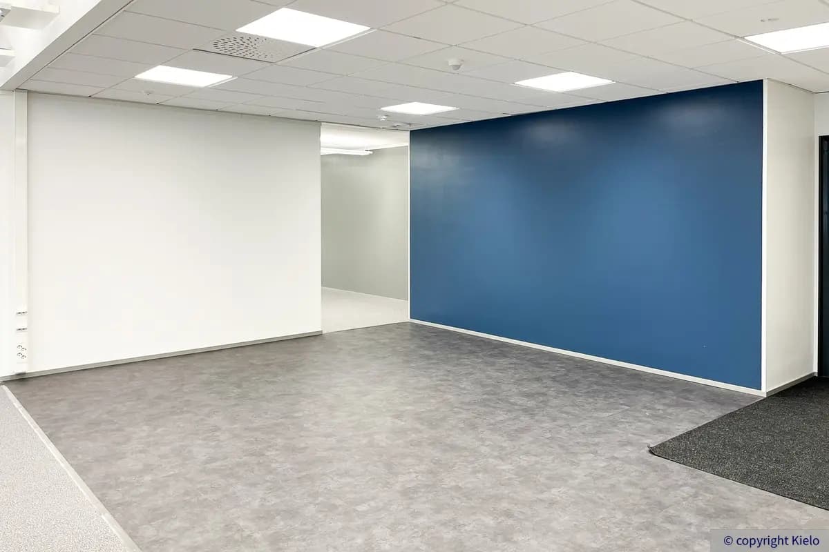 Kuopion Portti C1 kiinteistön 235 m2 toimitilan pieni avotila.