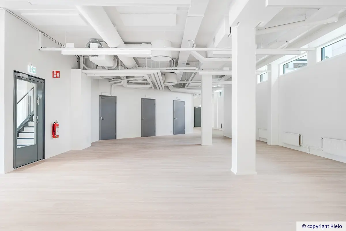 Kauppakaari kiinteistön katutasossa sijaitseva valoisa, juuri remontoitu 219,5 m2 liiketila.