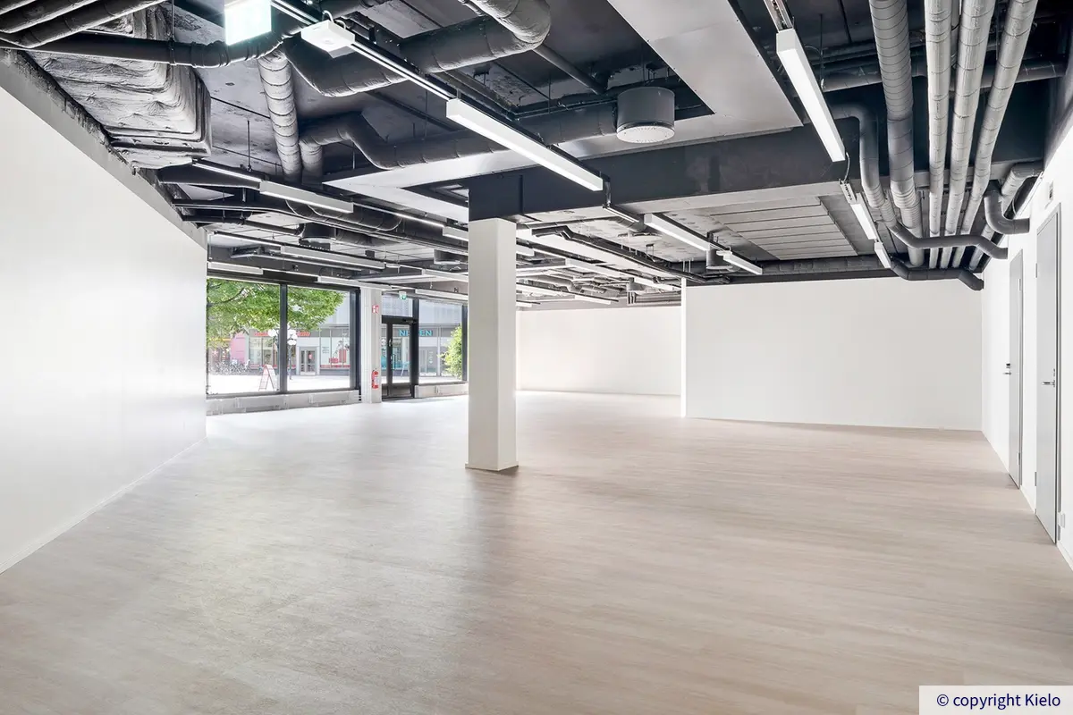 Kauppakaaren katutasossa sijaitseva 227 m2 liiketilan avonainen myymälätila.