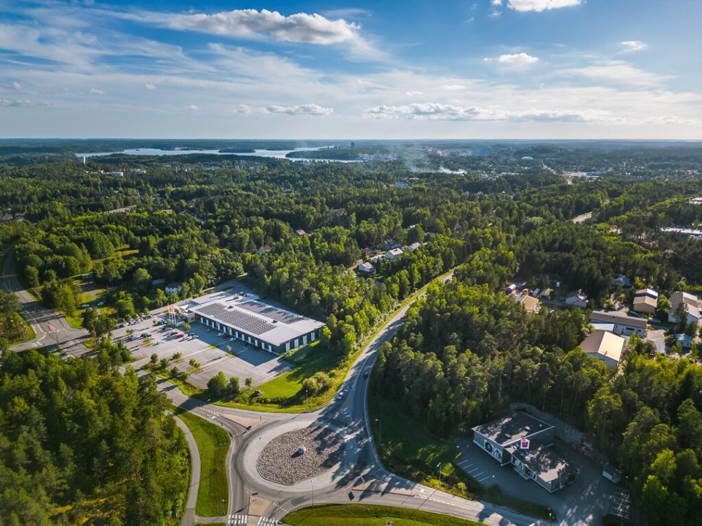 Aerial view of the Tarjouskulma property and surrounding area on Österbyntie in Parainen.