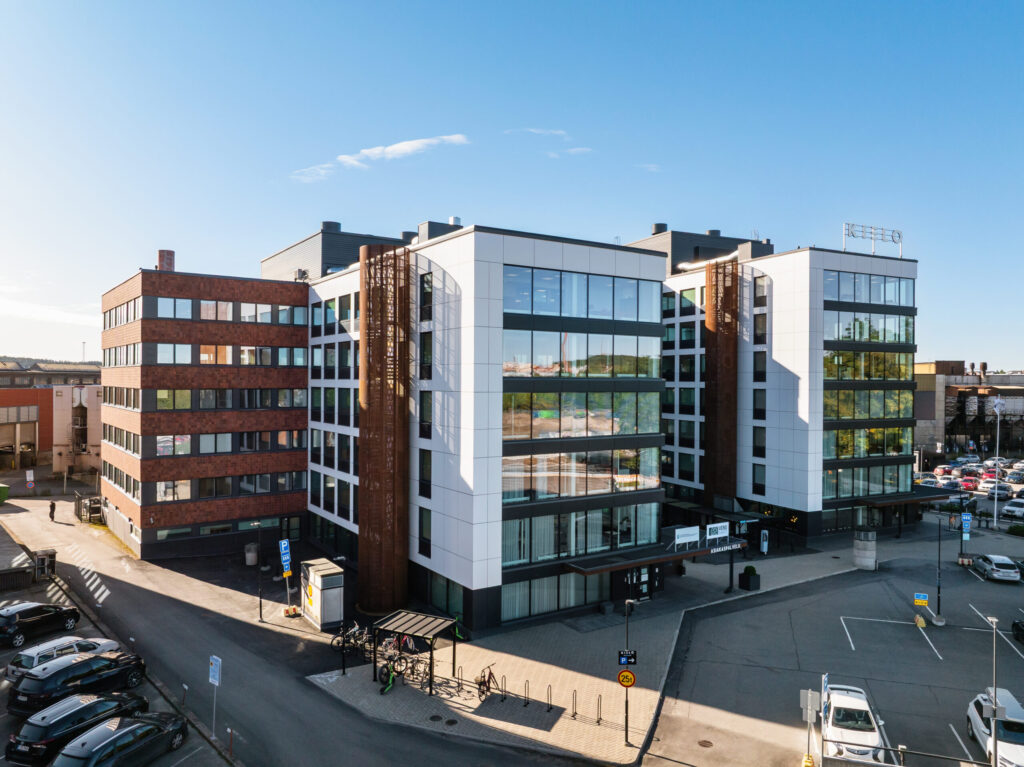 36Hatanpään toimitilakiinteistön julkisivu Tampereella